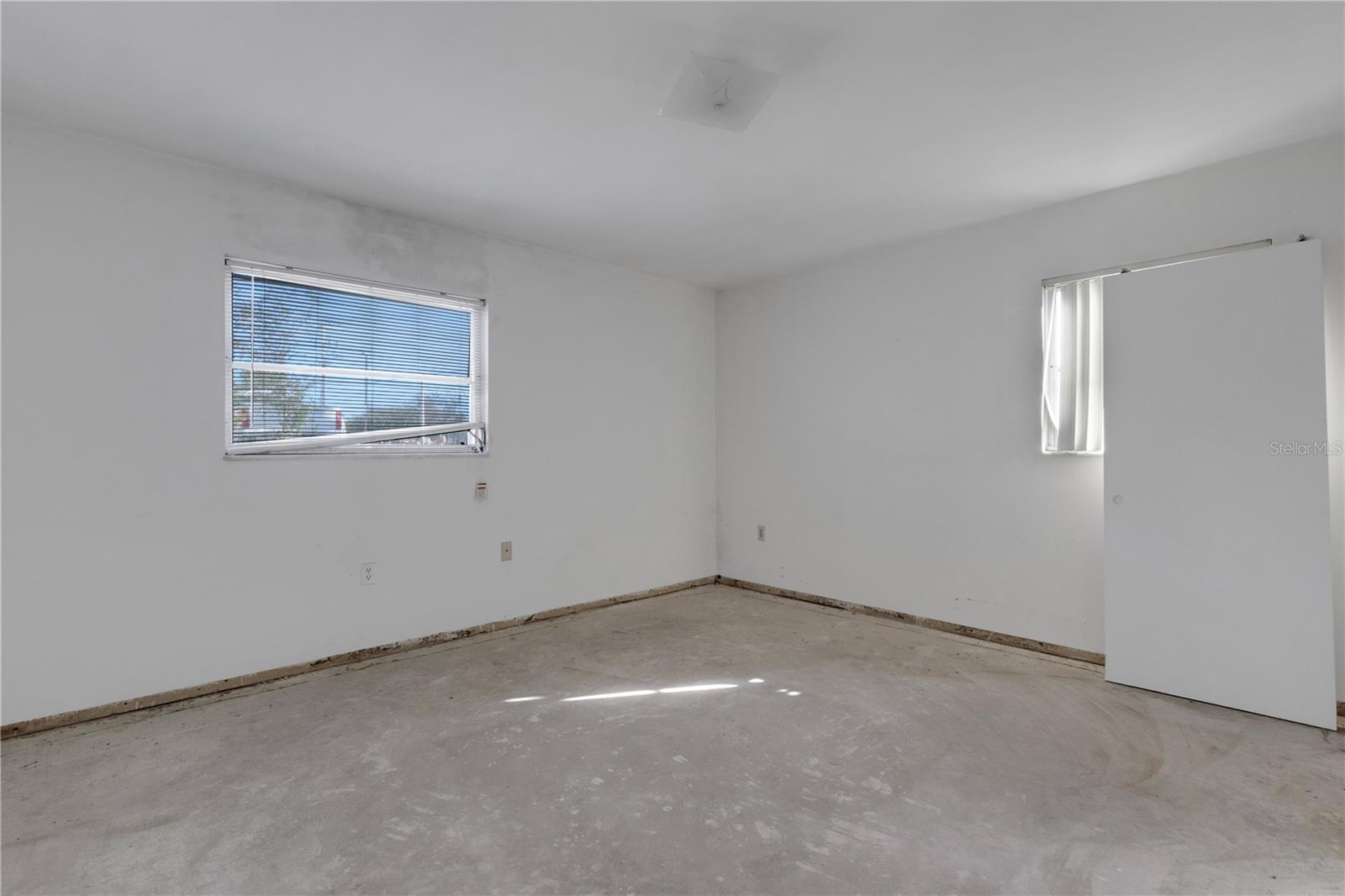 Image 33 of 48 For 210 Albee Road W