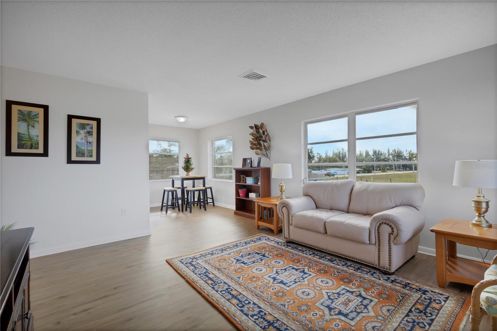 Image 5 of 48 For 210 Albee Road W