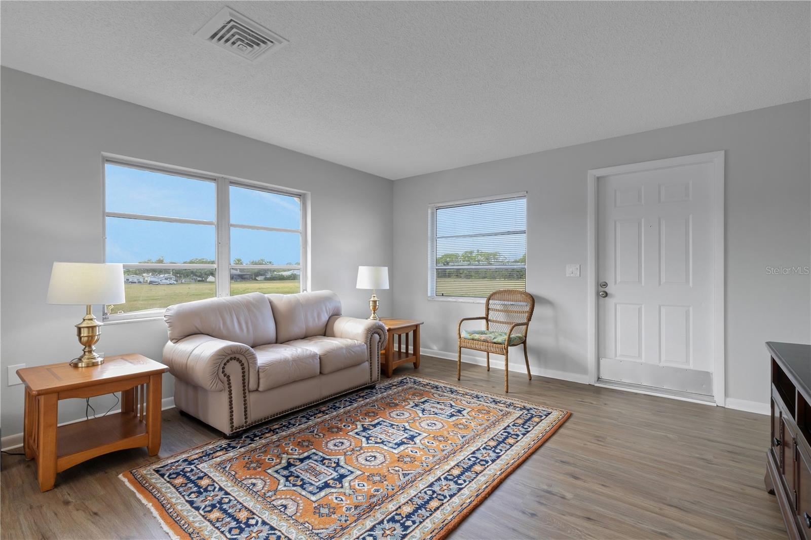 Image 6 of 48 For 210 Albee Road W