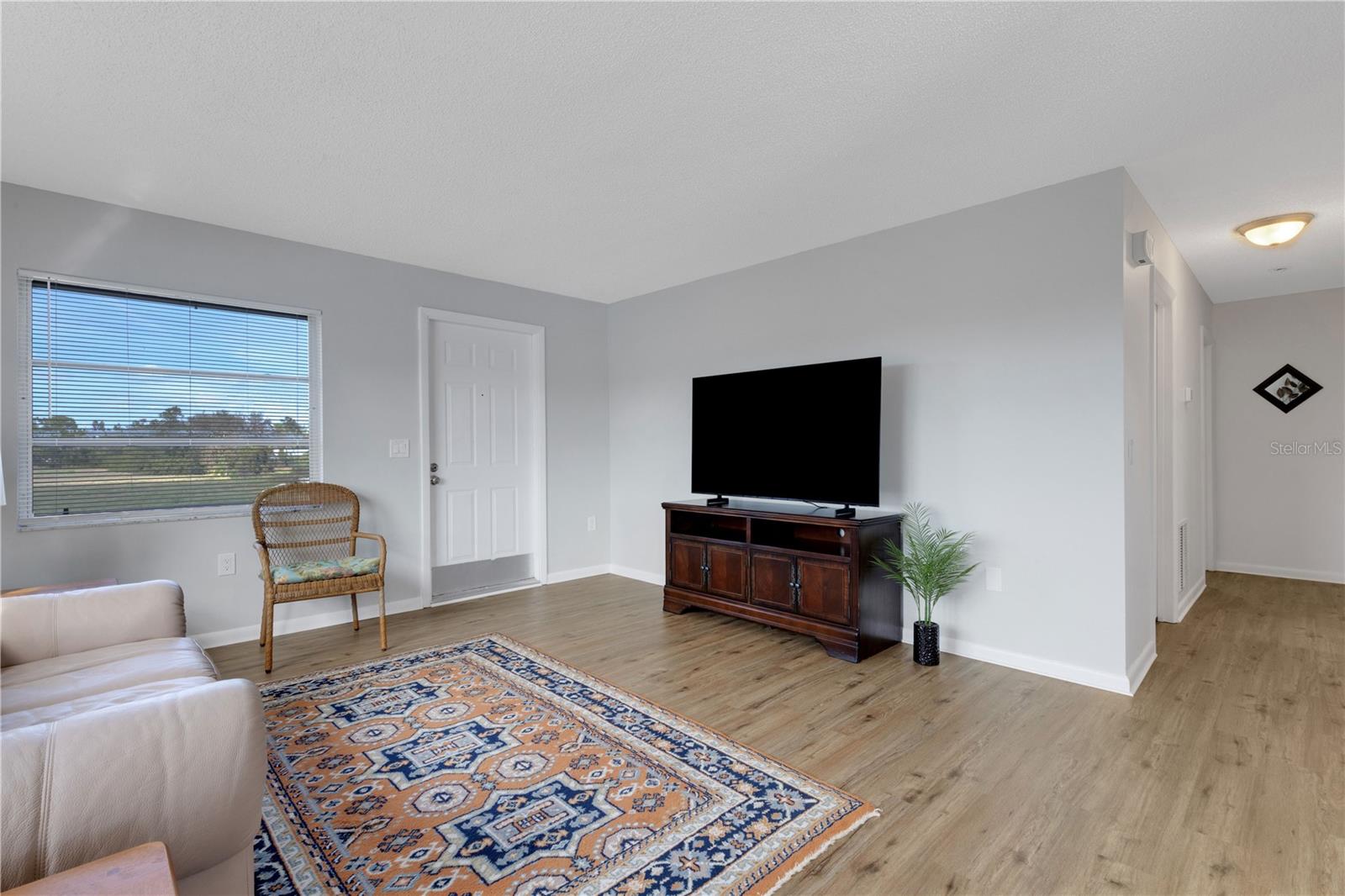 Image 8 of 48 For 210 Albee Road W