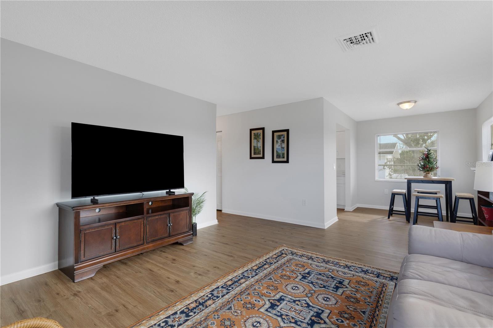 Image 9 of 48 For 210 Albee Road W