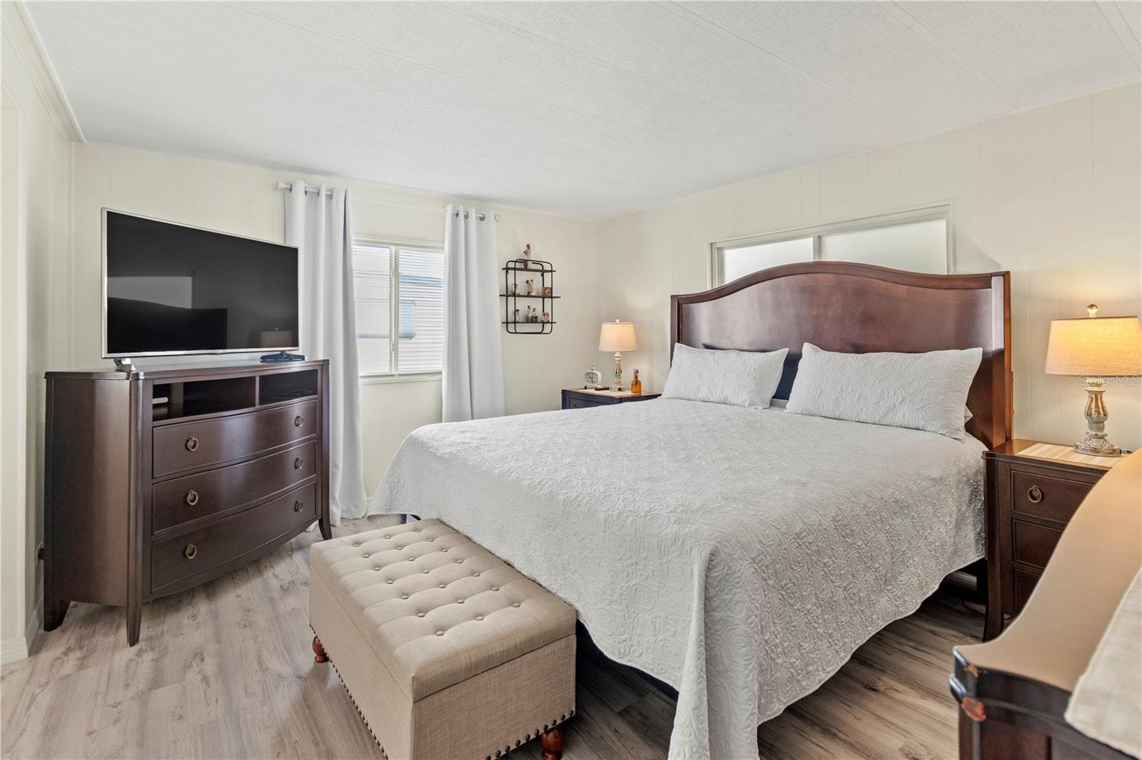 Image 13 of 34 For 5619 Bayshore Road 240