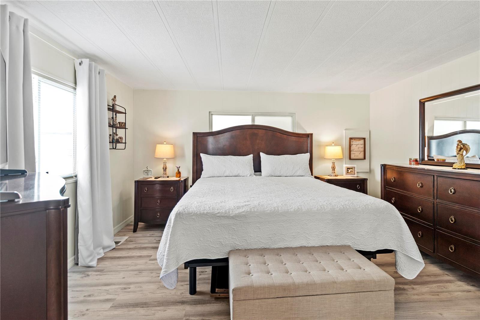 Image 14 of 34 For 5619 Bayshore Road 240