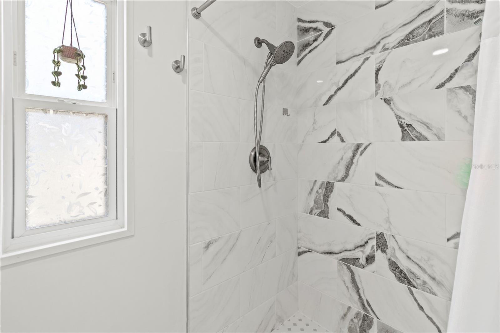 Image 18 of 34 For 5619 Bayshore Road 240