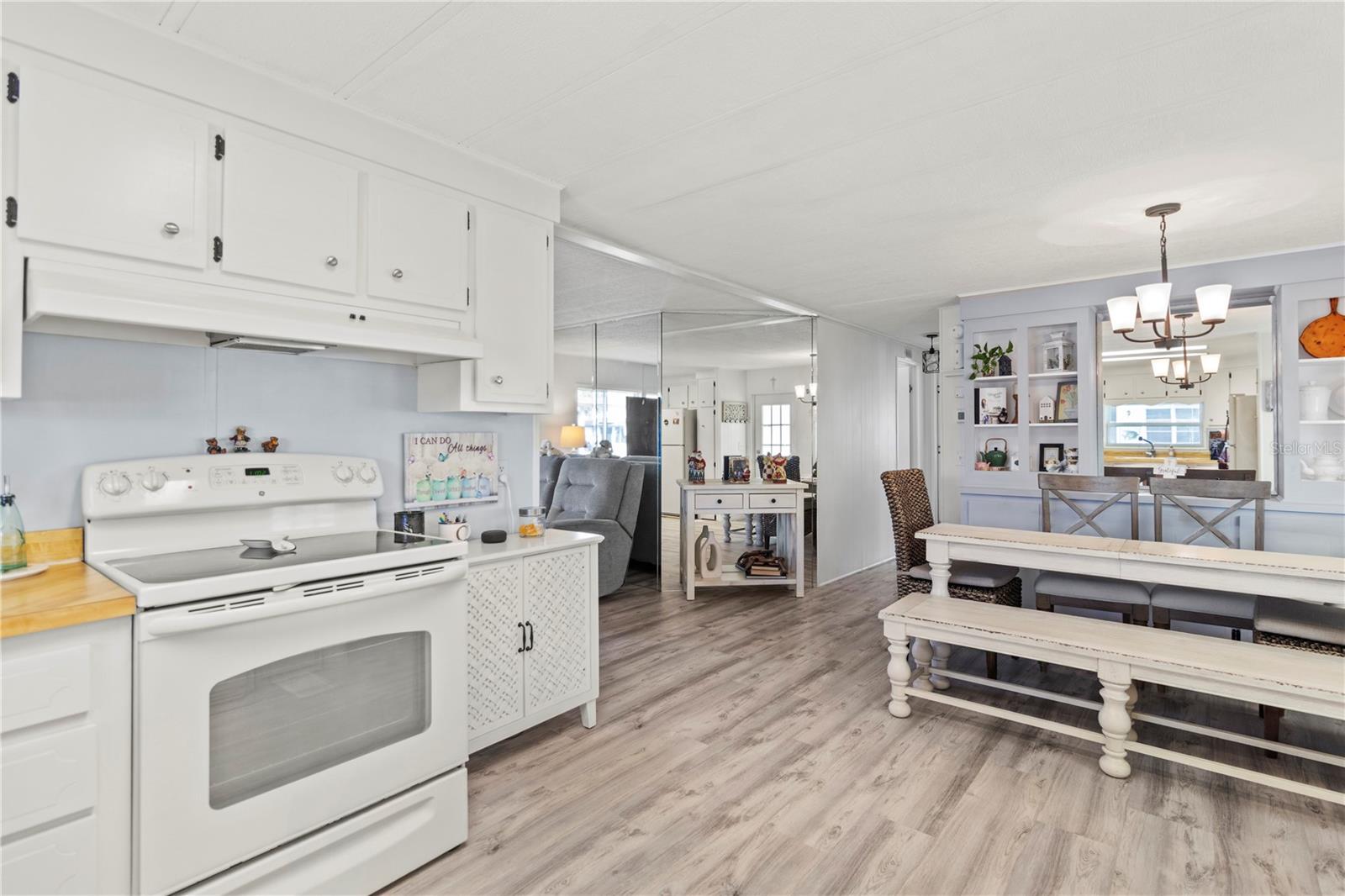 Image 7 of 34 For 5619 Bayshore Road 240