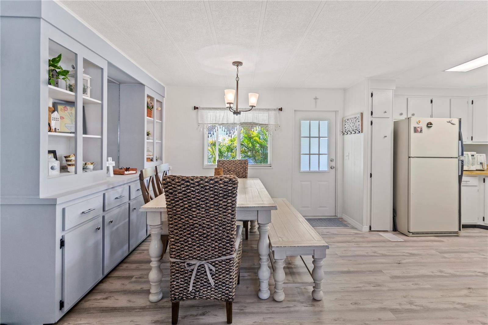 Image 9 of 34 For 5619 Bayshore Road 240