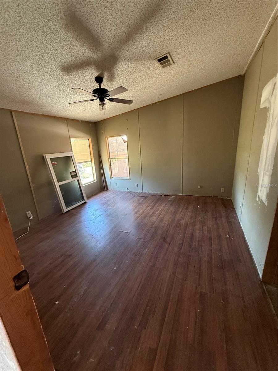 Image 6 of 14 For 2278 Genes Little Acres Avenue