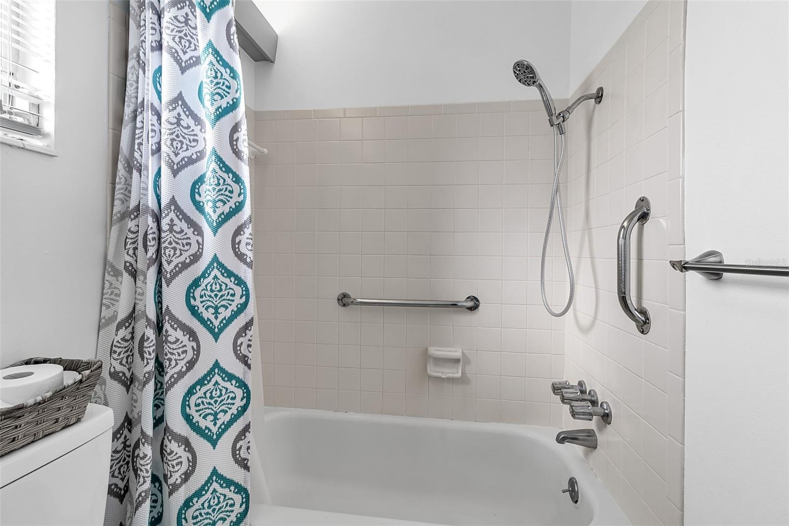 Image 11 of 15 For 2305 Bayshore Gardens Parkway