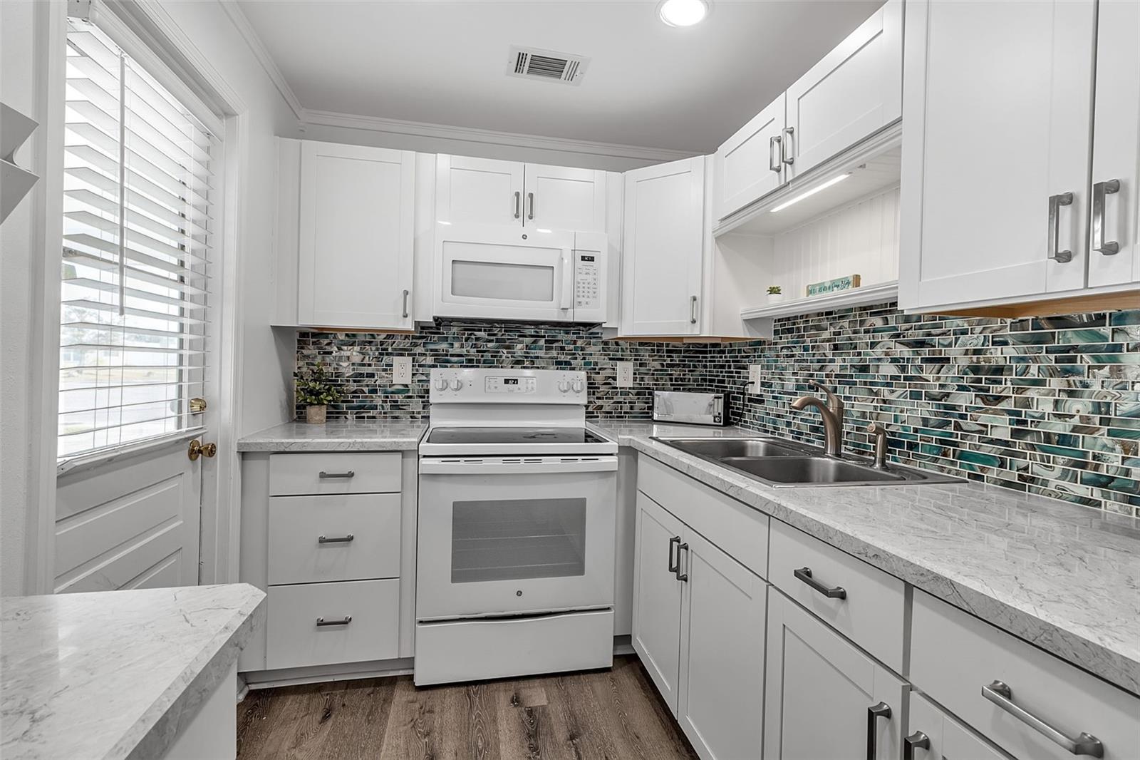 Image 7 of 15 For 2305 Bayshore Gardens Parkway