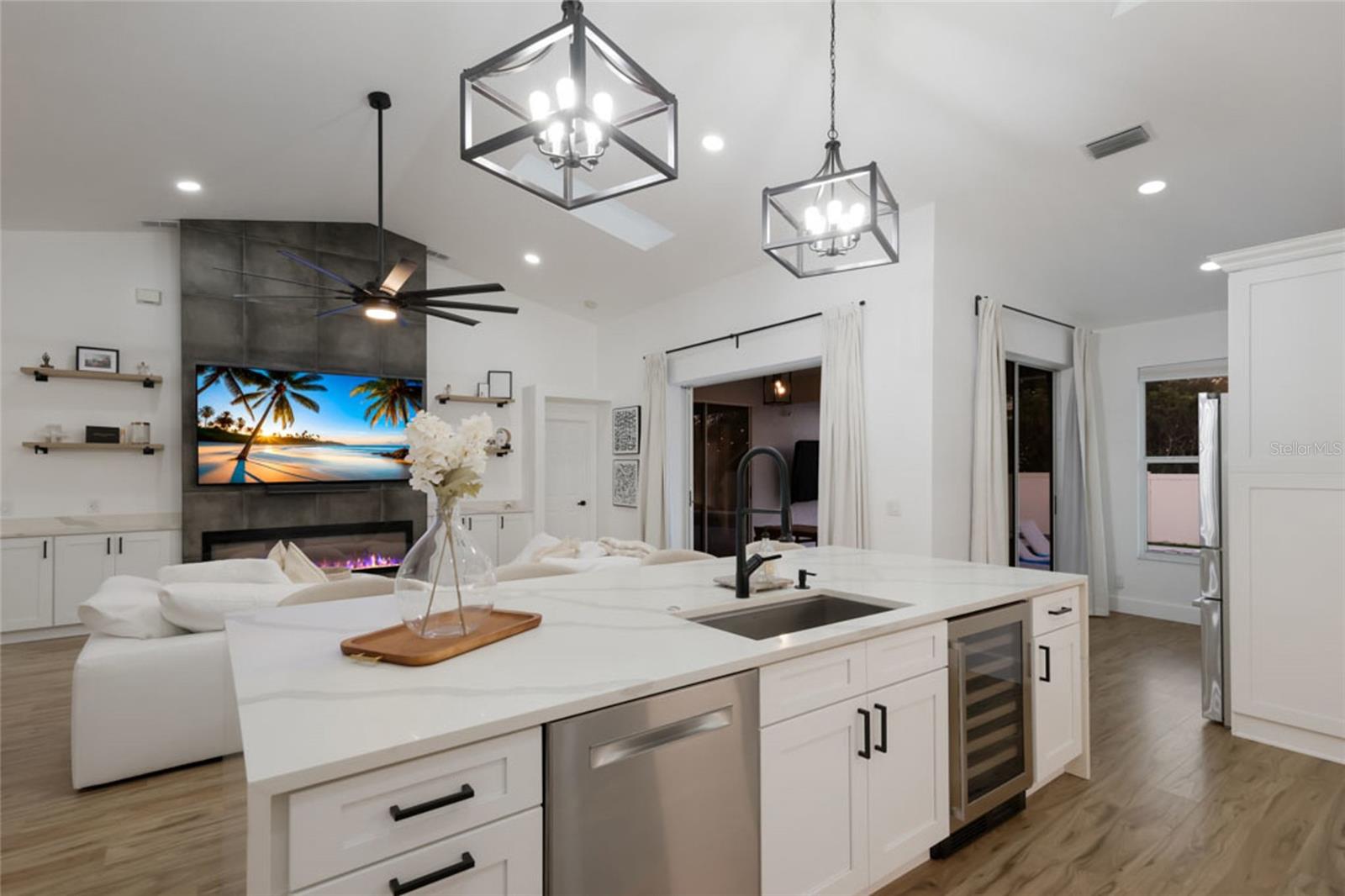 Image 12 of 48 For 597 Oak River Court