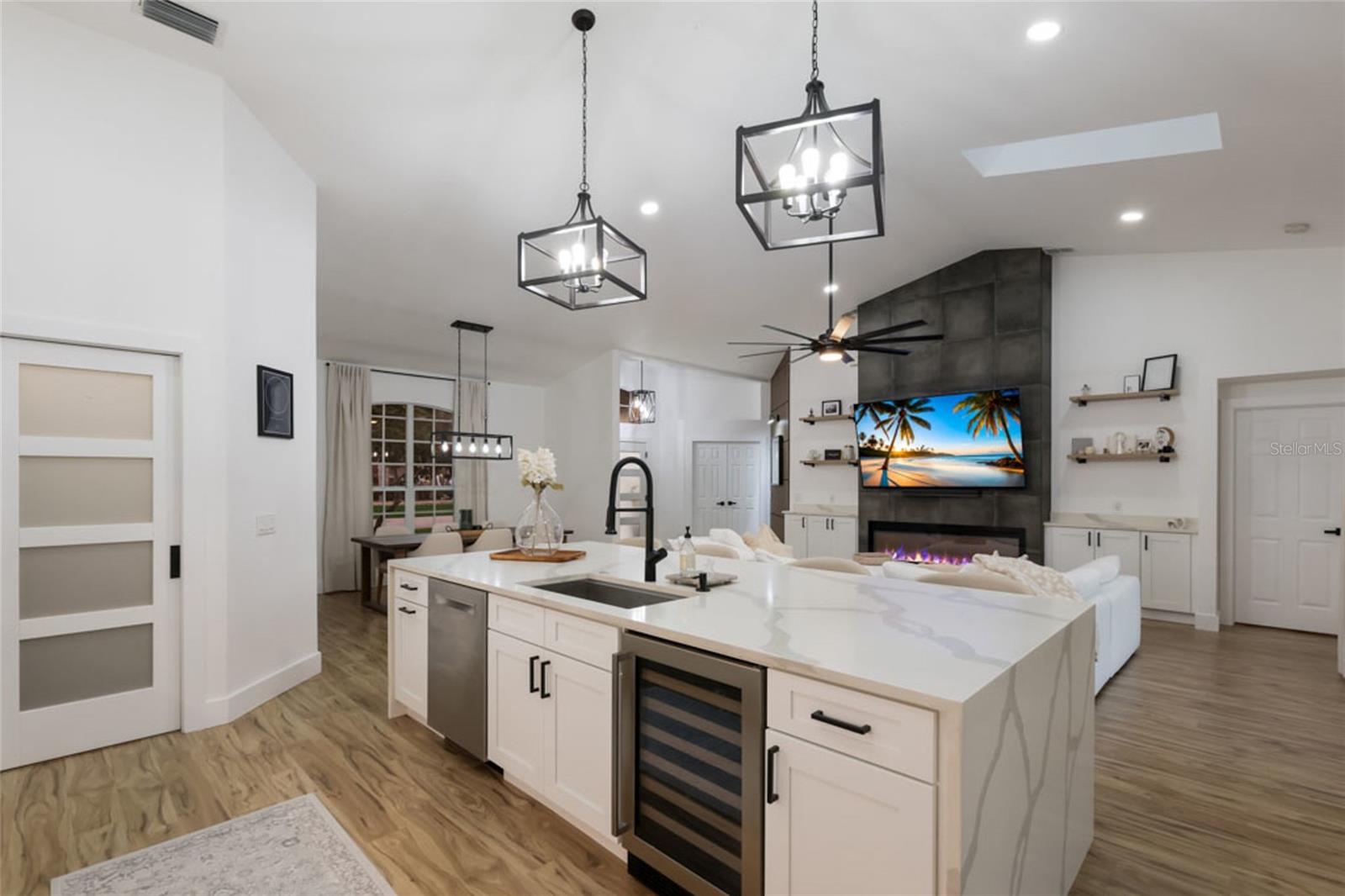 Image 13 of 48 For 597 Oak River Court