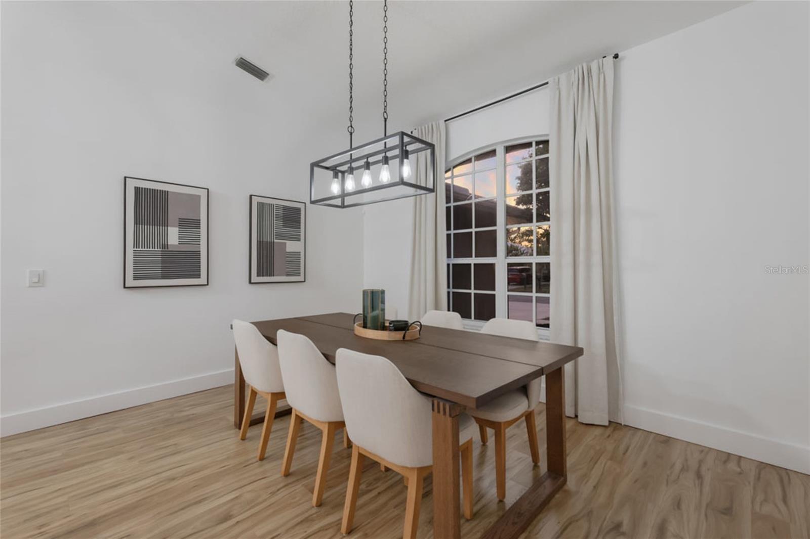 Image 14 of 48 For 597 Oak River Court