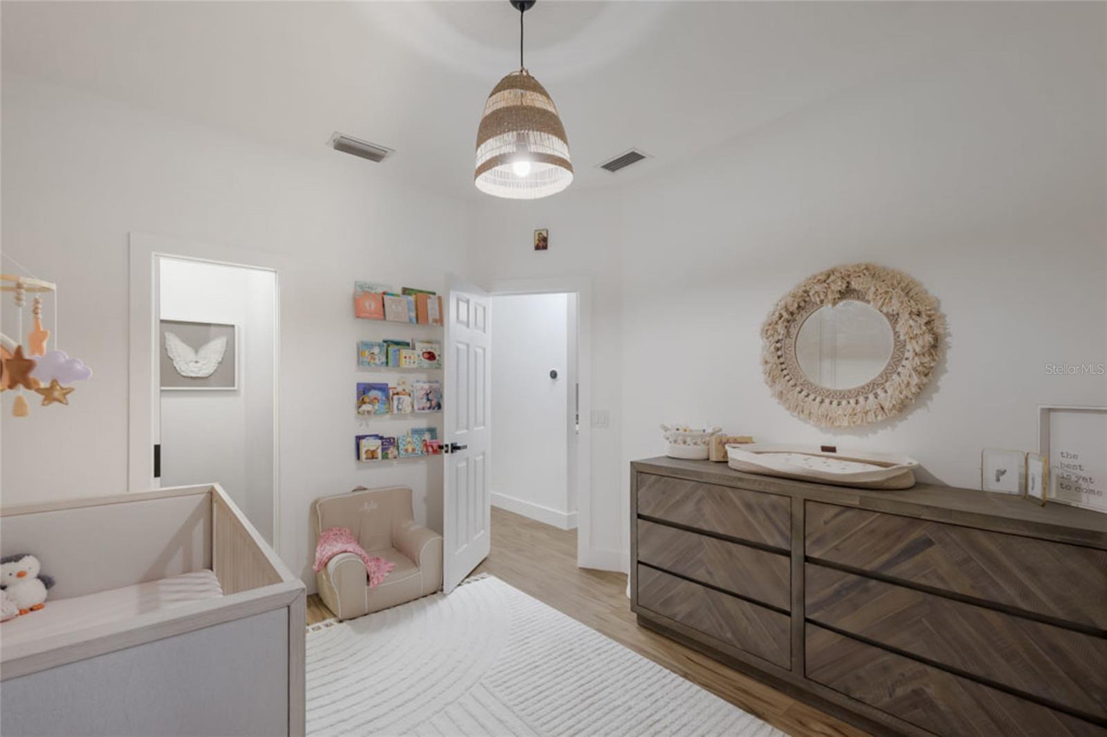 Image 20 of 48 For 597 Oak River Court