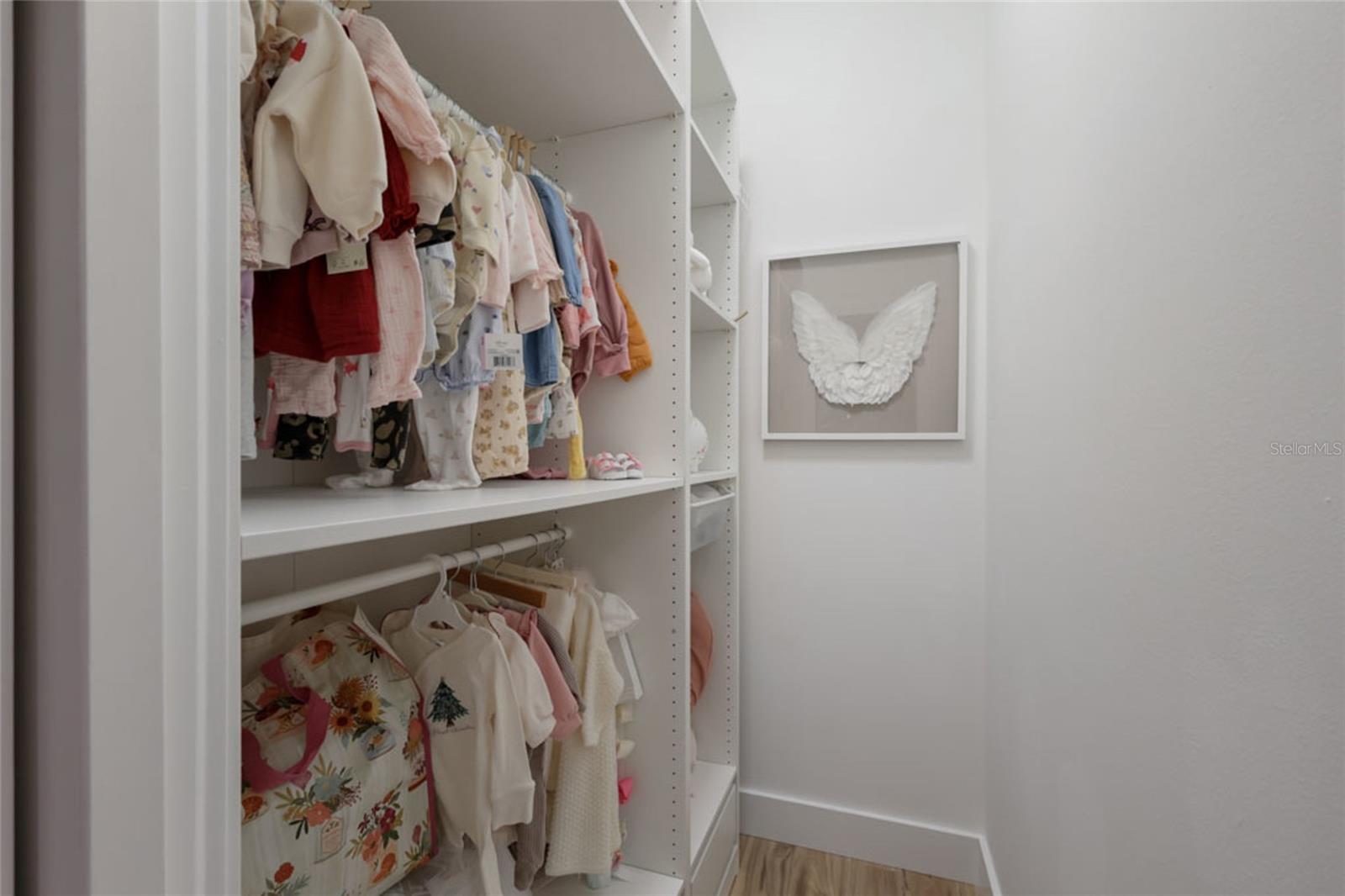 Image 21 of 48 For 597 Oak River Court