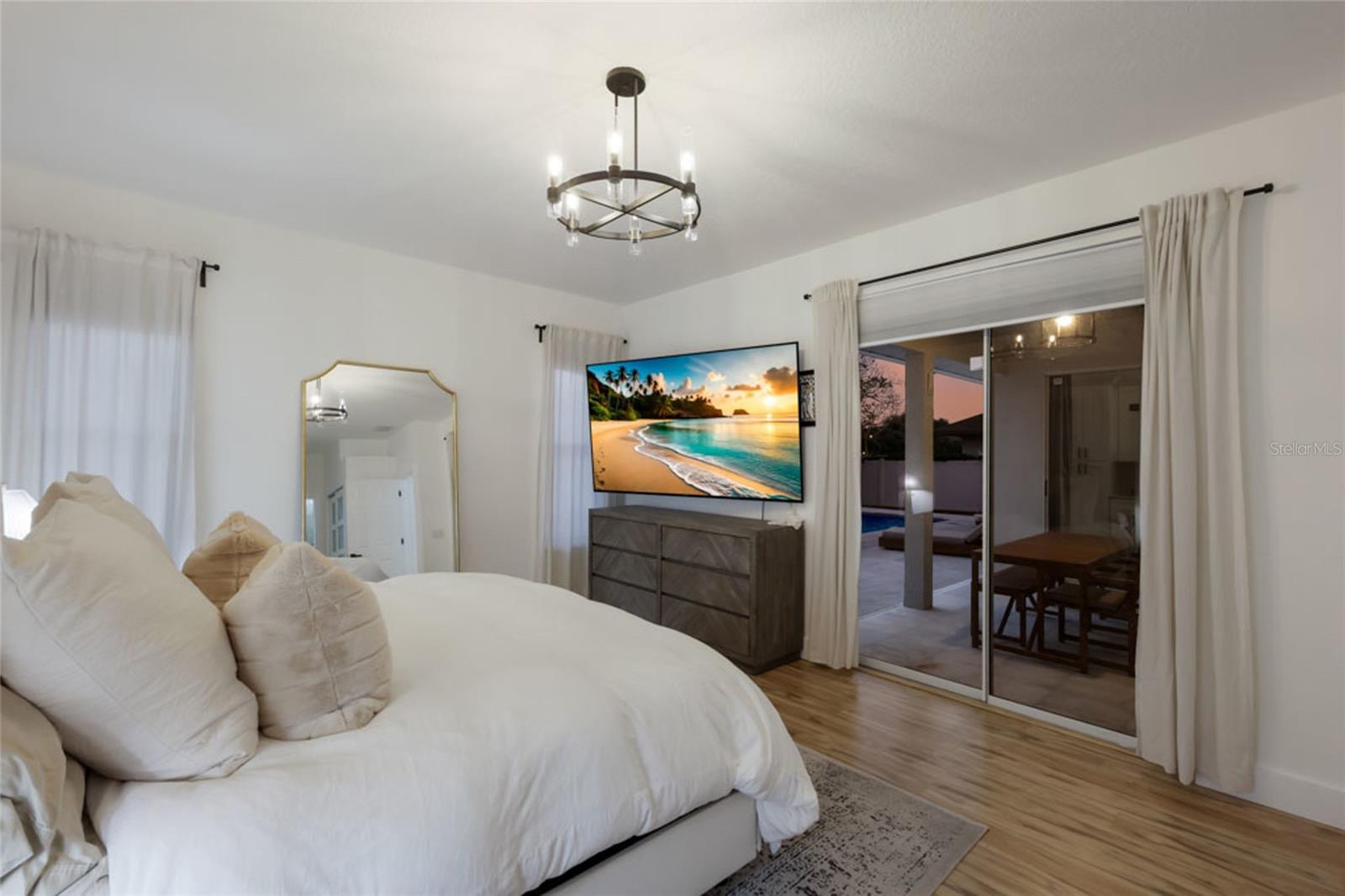 Image 25 of 48 For 597 Oak River Court