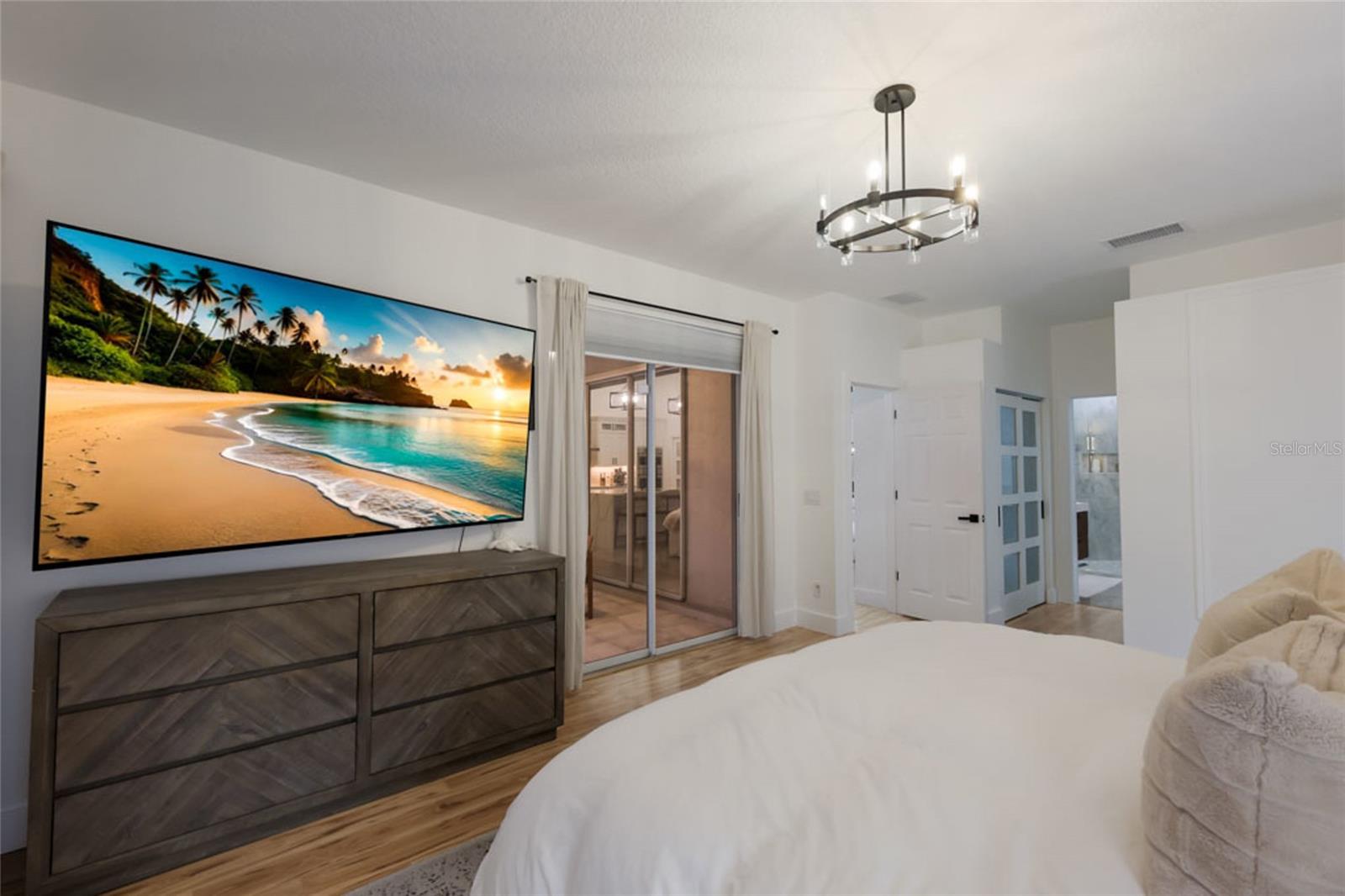 Image 26 of 48 For 597 Oak River Court