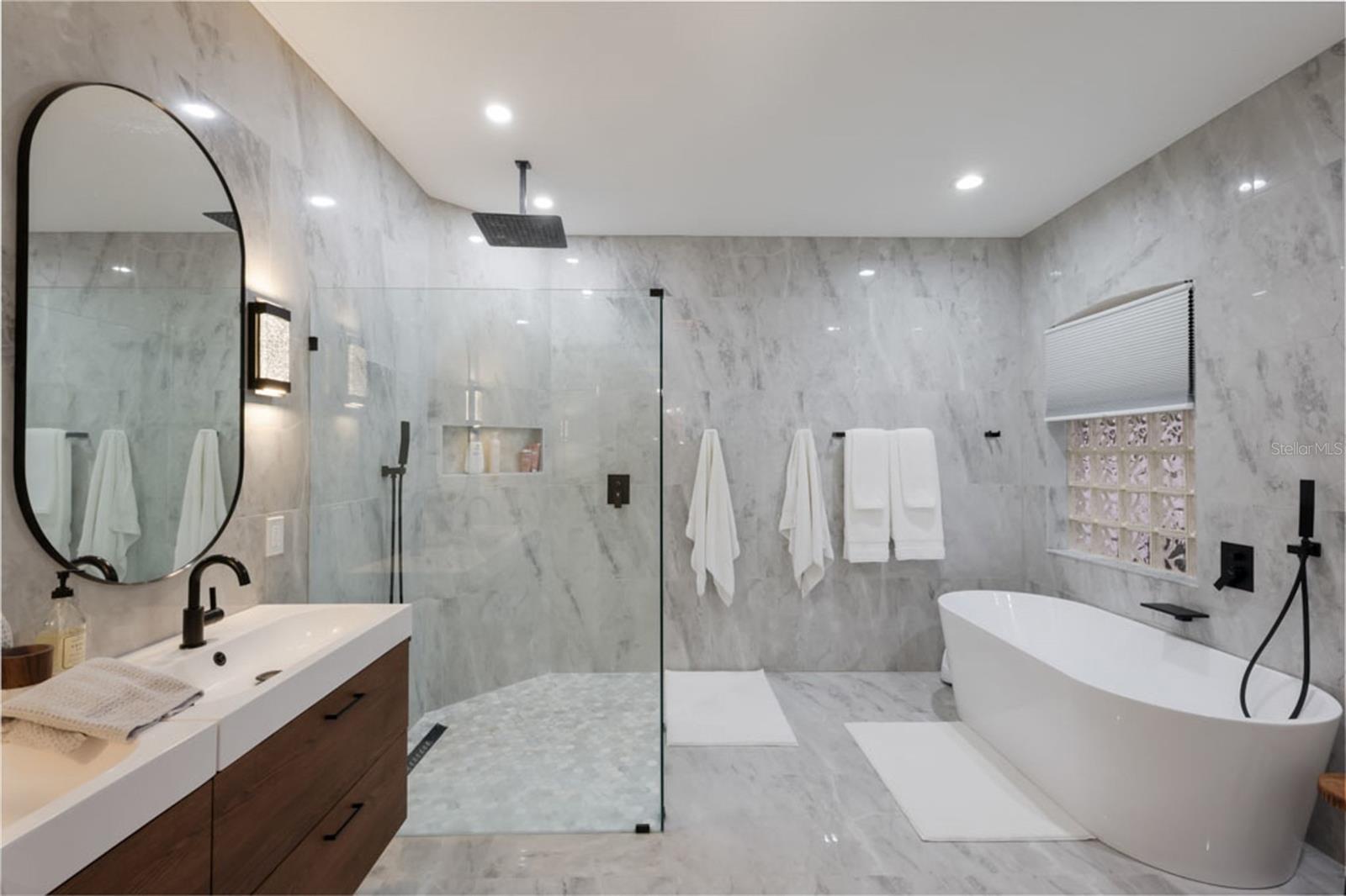 Image 27 of 48 For 597 Oak River Court