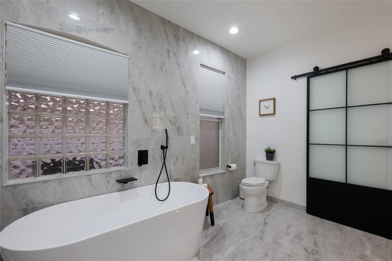 Image 29 of 48 For 597 Oak River Court