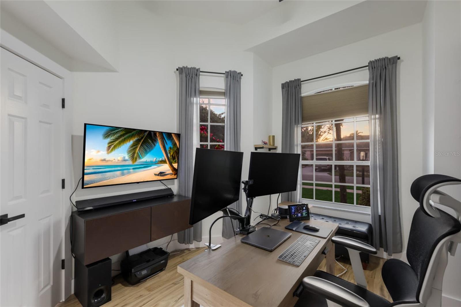 Image 31 of 48 For 597 Oak River Court