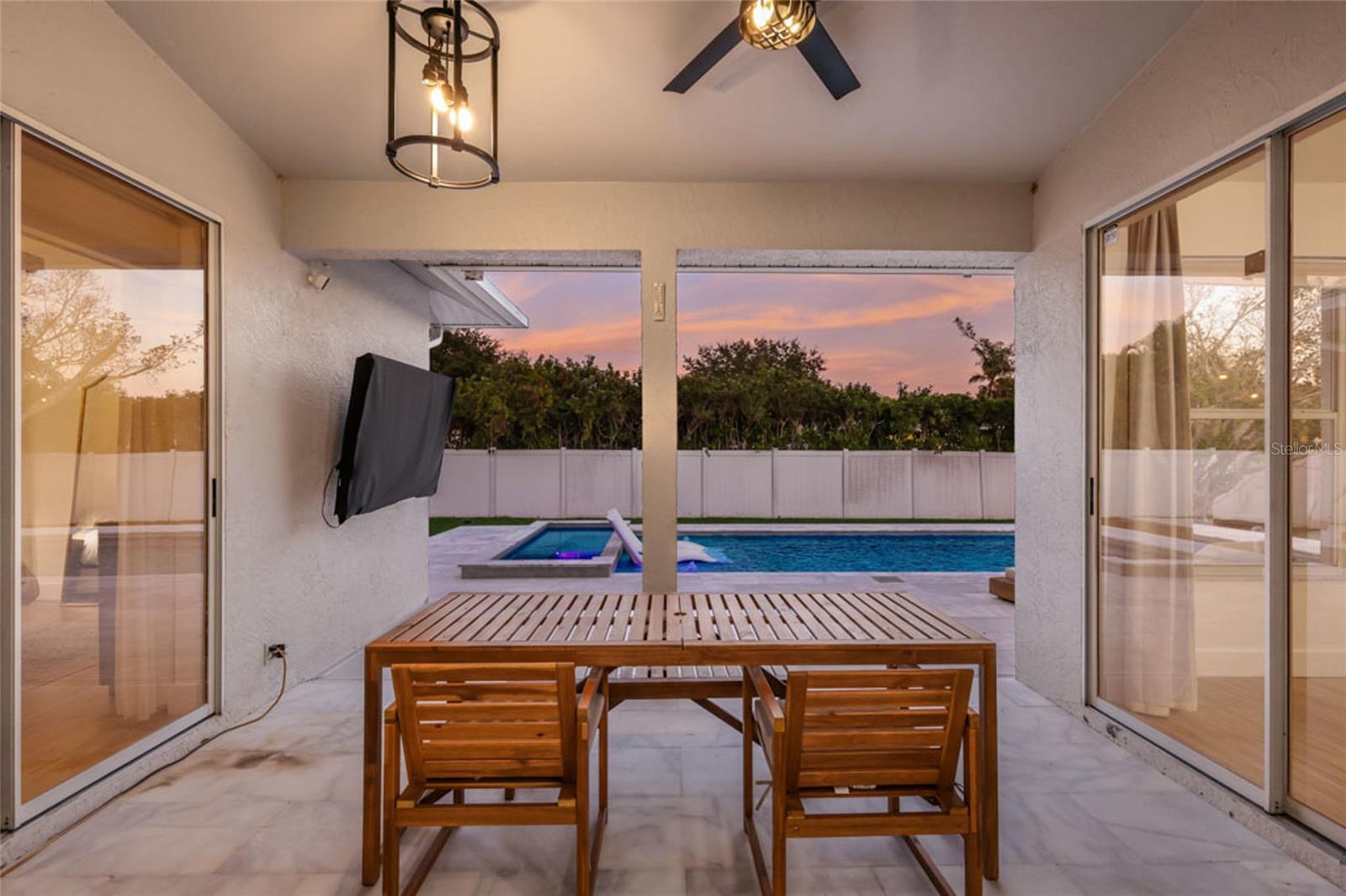 Image 34 of 48 For 597 Oak River Court