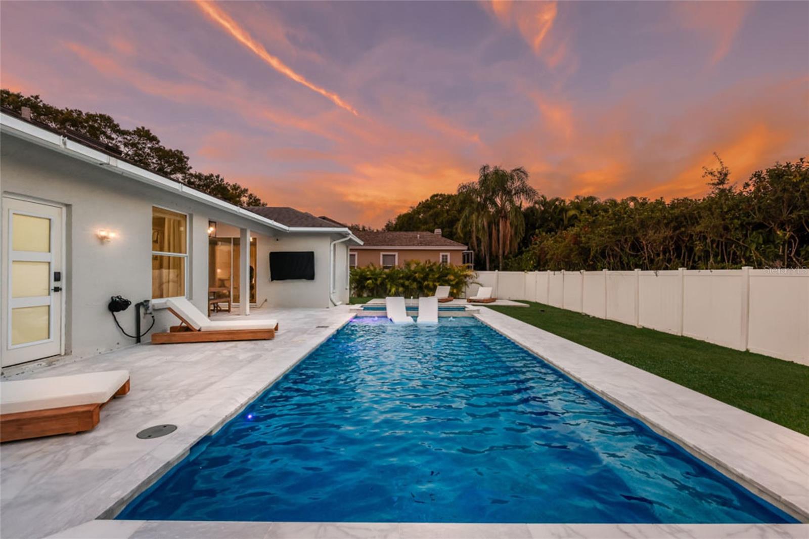 Image 38 of 48 For 597 Oak River Court