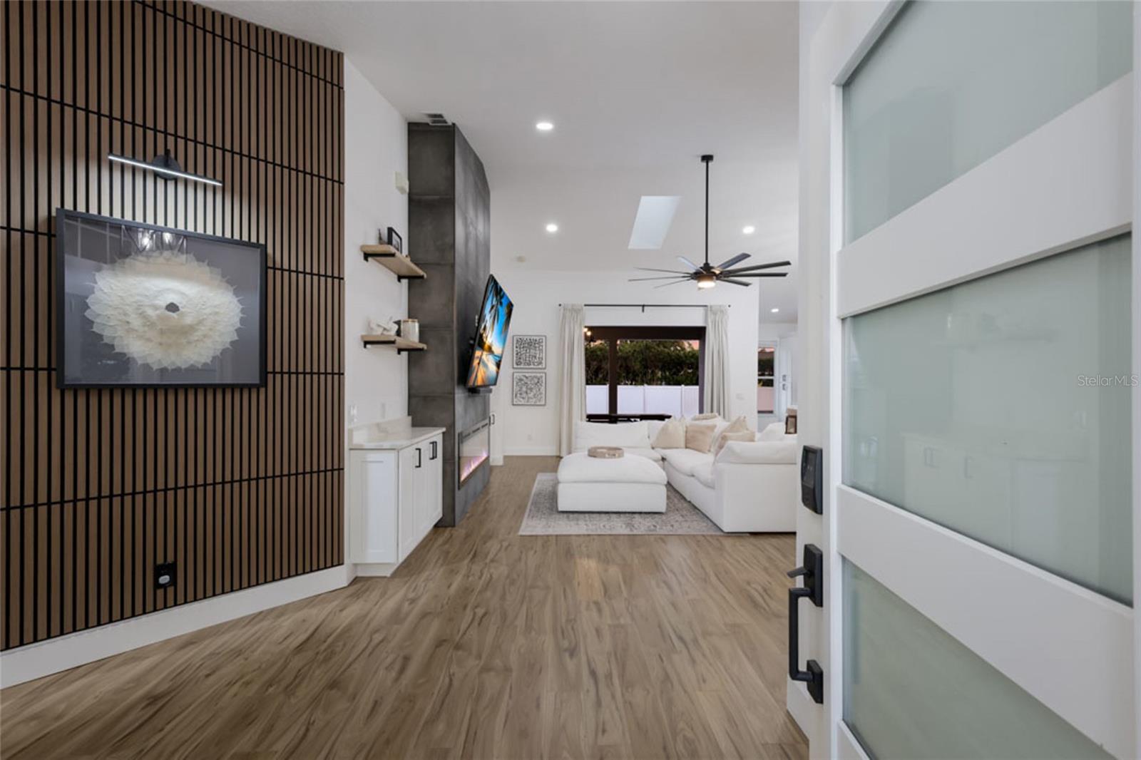 Image 4 of 48 For 597 Oak River Court