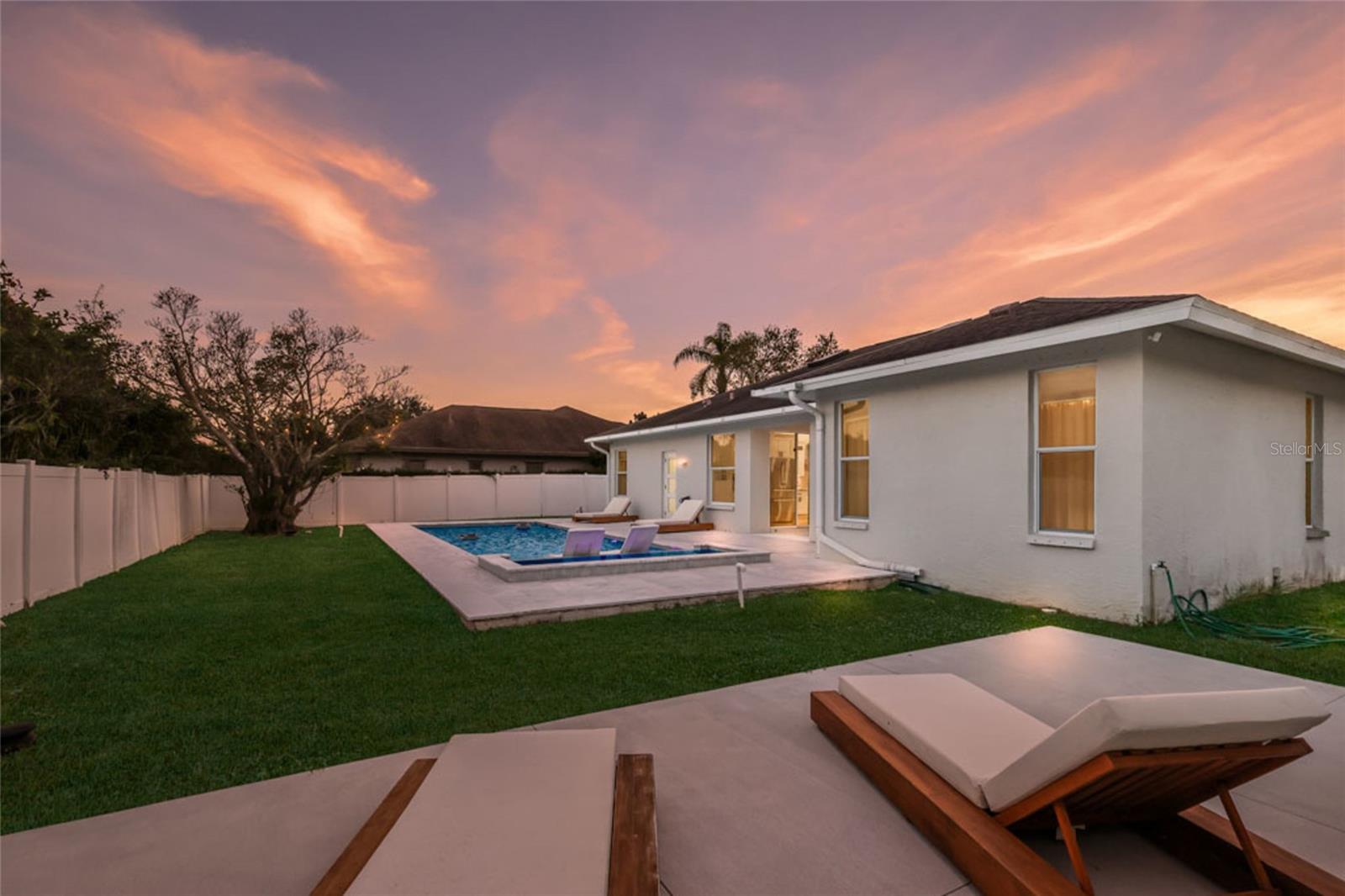 Image 40 of 48 For 597 Oak River Court