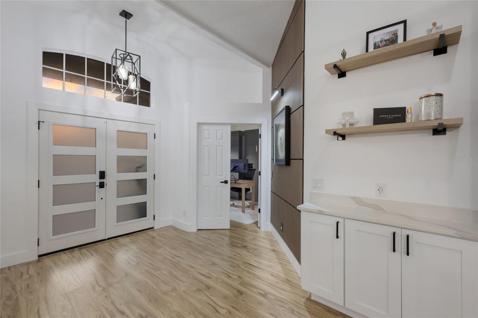 Image 5 of 48 For 597 Oak River Court