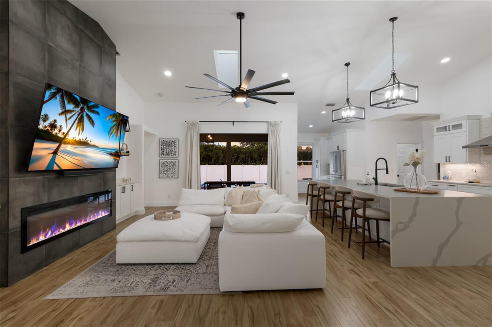 Image 6 of 48 For 597 Oak River Court