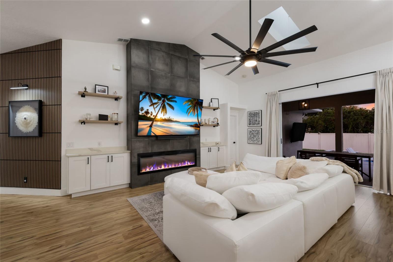 Image 7 of 48 For 597 Oak River Court