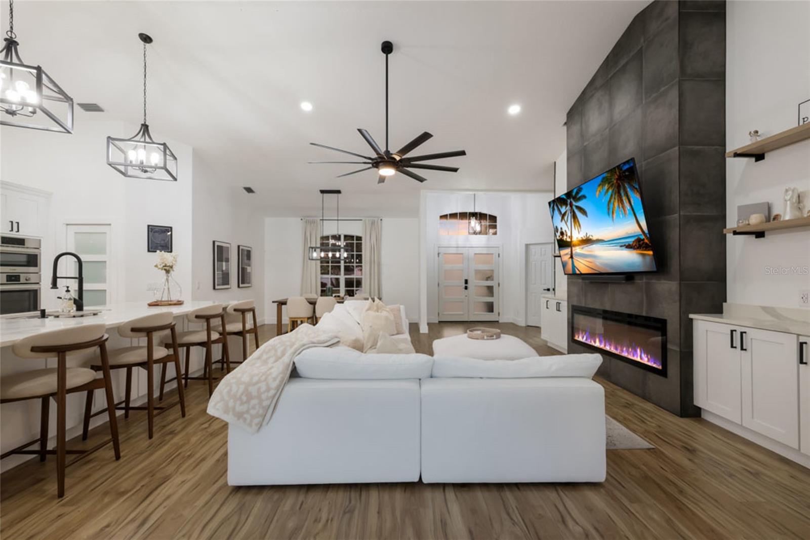 Image 9 of 48 For 597 Oak River Court