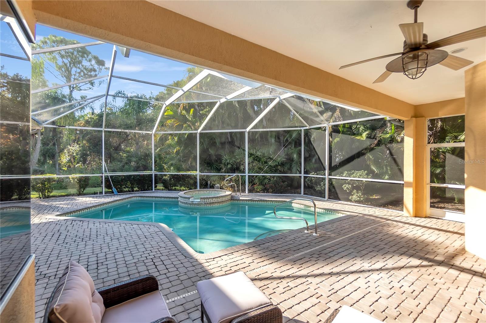 Image 11 of 47 For 8882 Bloomfield Boulevard