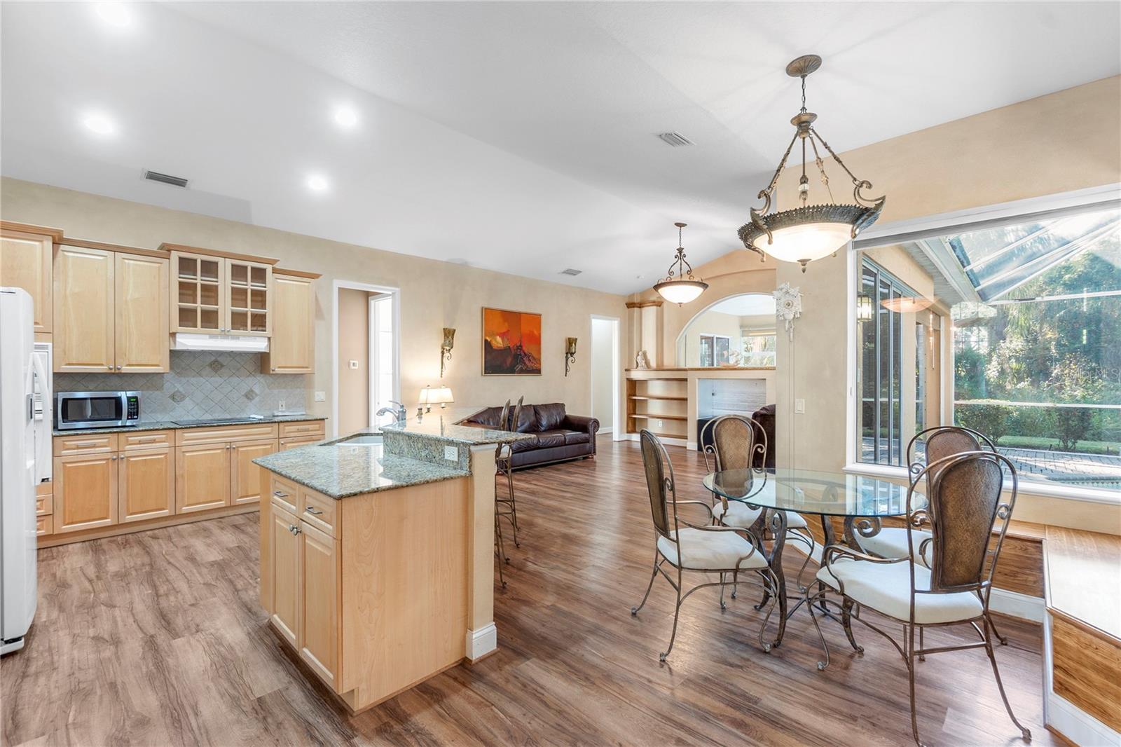 Image 19 of 47 For 8882 Bloomfield Boulevard