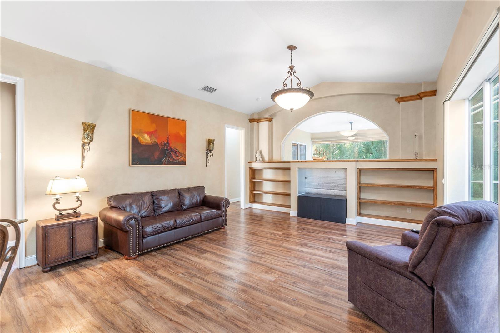 Image 21 of 47 For 8882 Bloomfield Boulevard