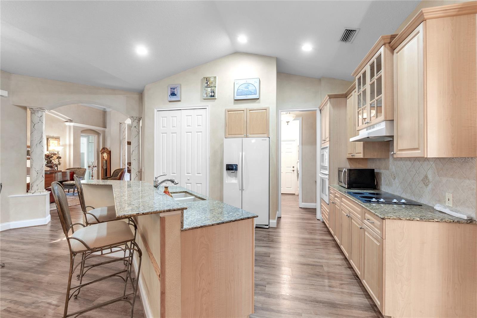 Image 22 of 47 For 8882 Bloomfield Boulevard