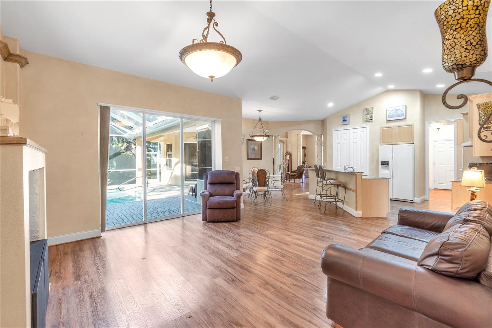 Image 26 of 47 For 8882 Bloomfield Boulevard