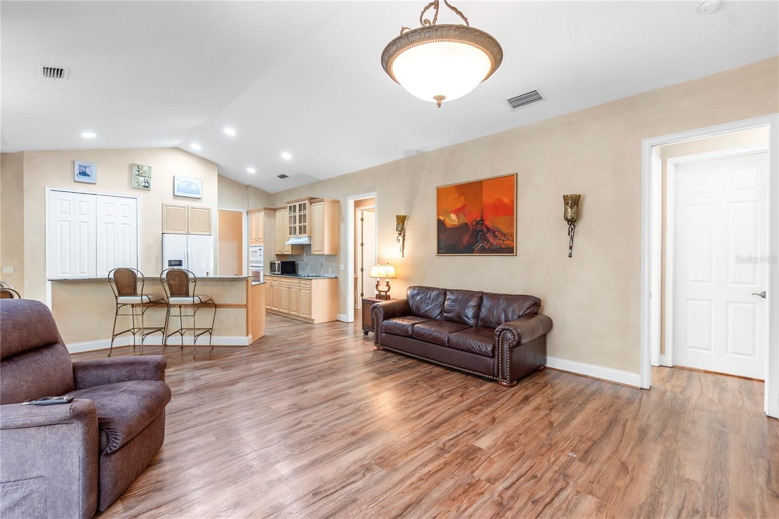 Image 27 of 47 For 8882 Bloomfield Boulevard