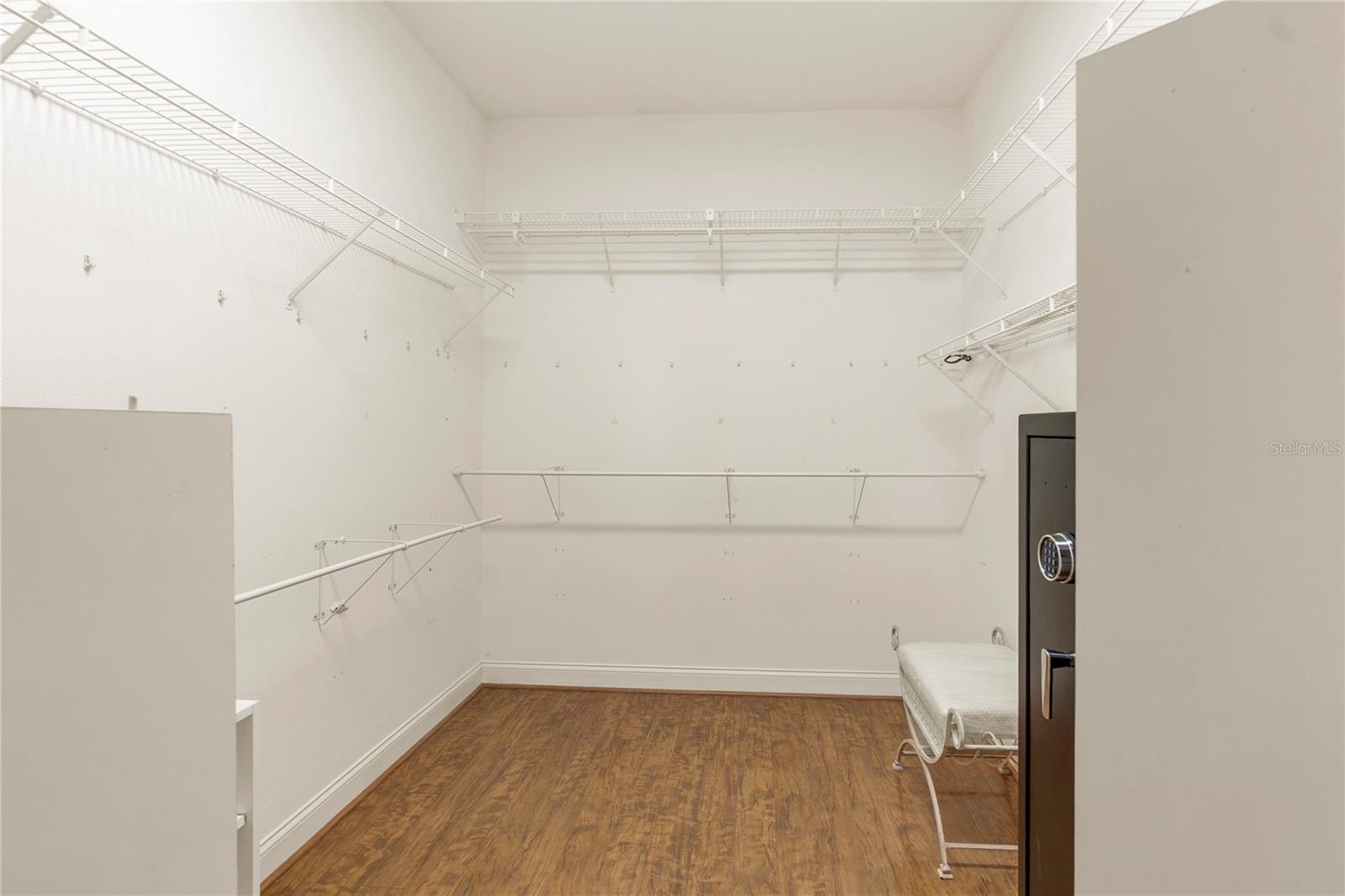 Image 32 of 47 For 8882 Bloomfield Boulevard