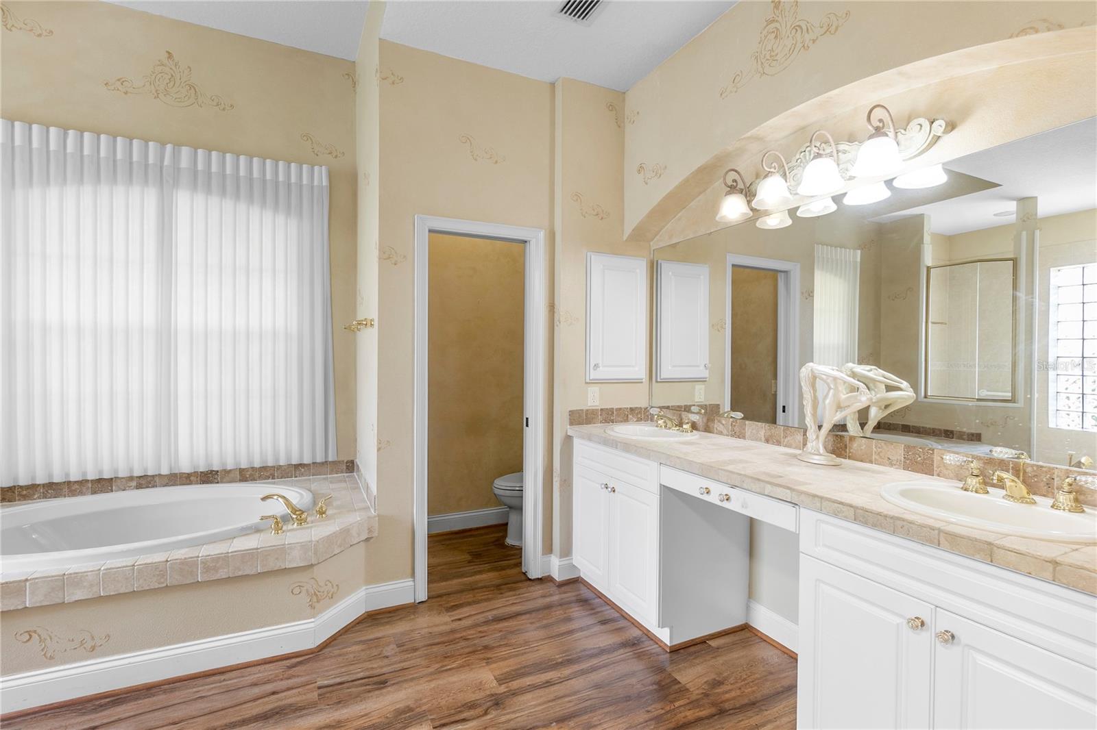 Image 33 of 47 For 8882 Bloomfield Boulevard