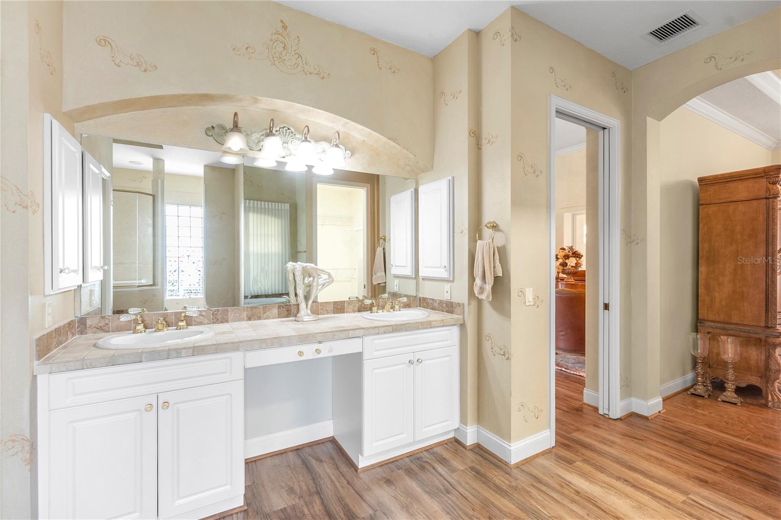 Image 35 of 47 For 8882 Bloomfield Boulevard