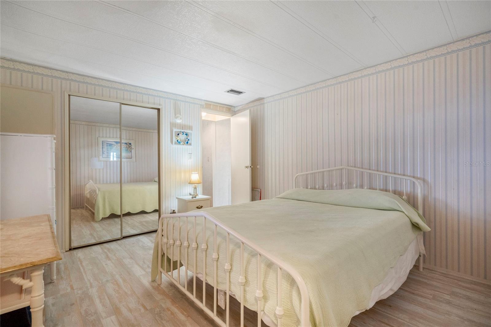 Image 27 of 45 For 533 Fleetwood Street