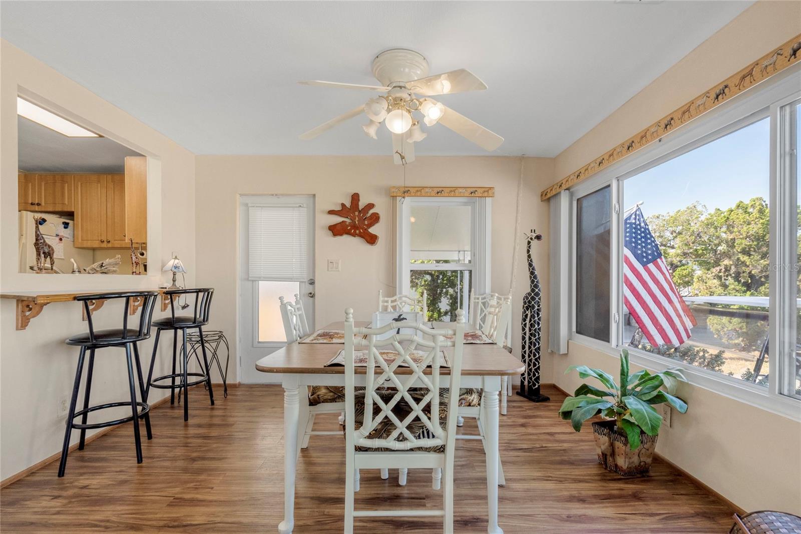 Image 5 of 45 For 533 Fleetwood Street