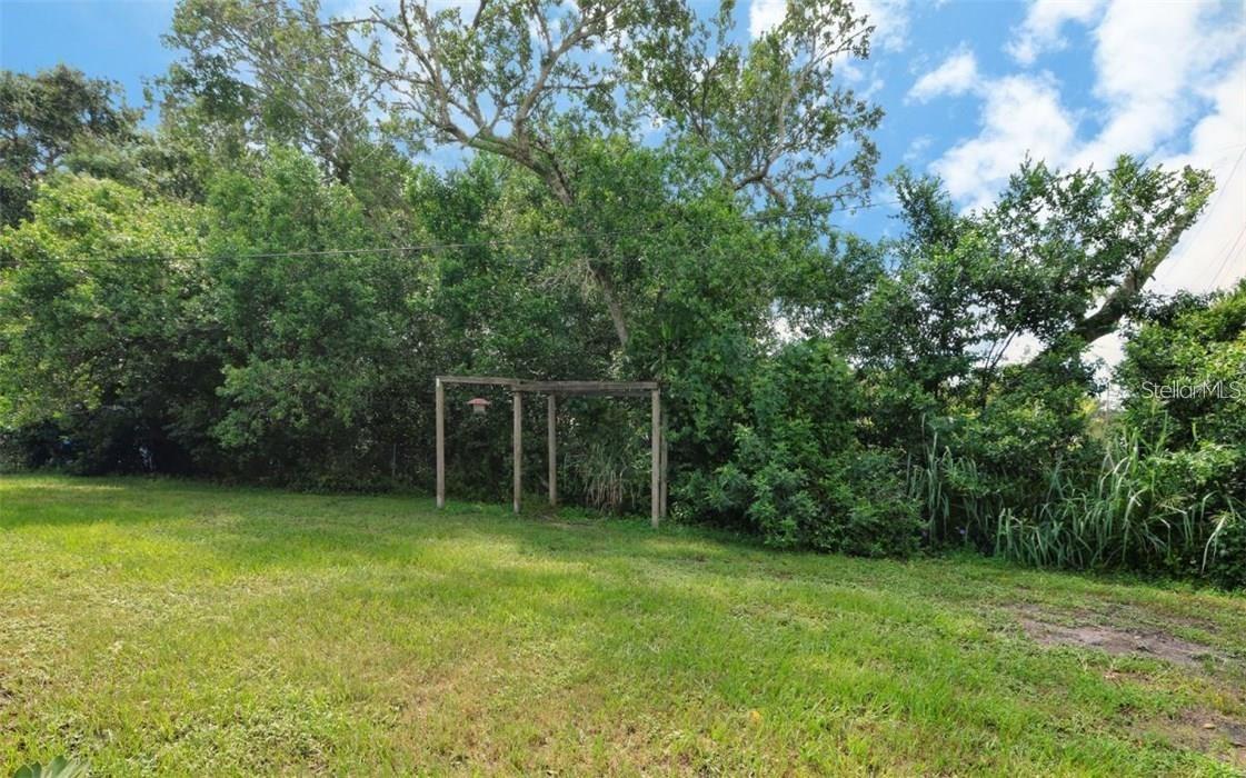 Image 11 of 18 For 2342 Sunnyside Place