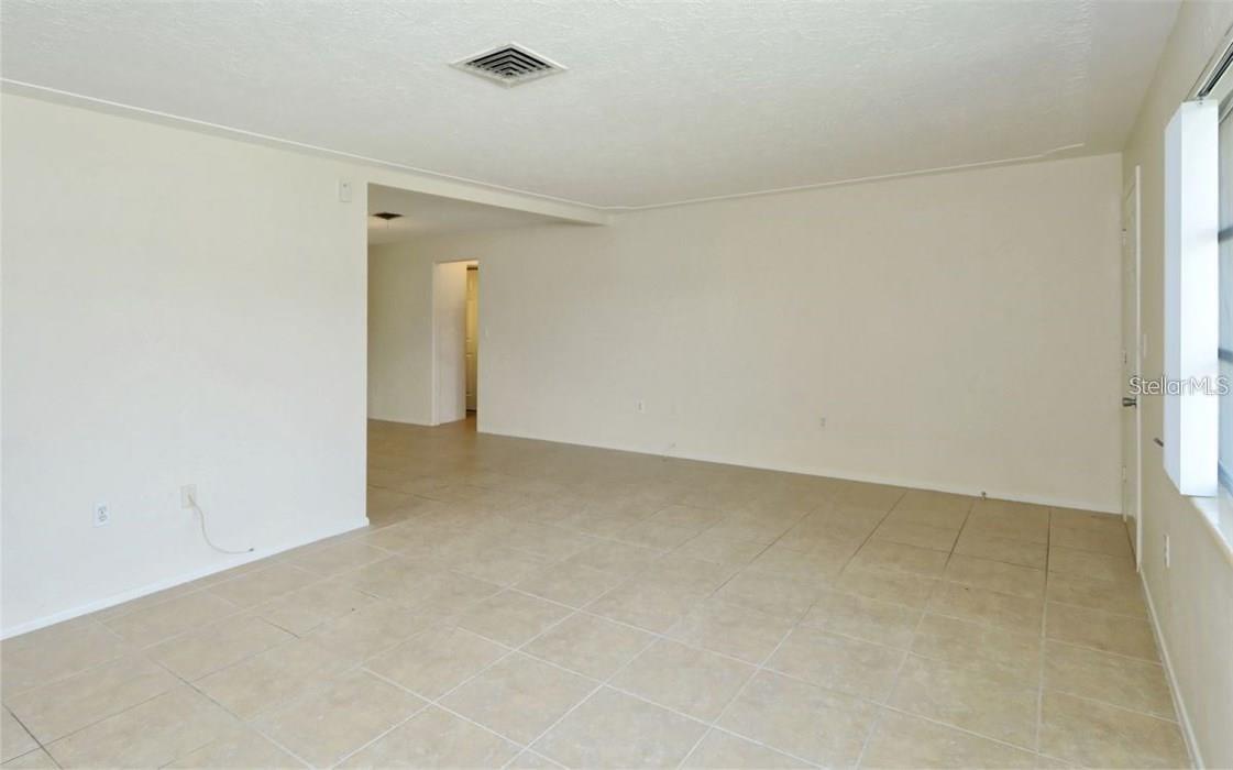 Image 3 of 18 For 2342 Sunnyside Place