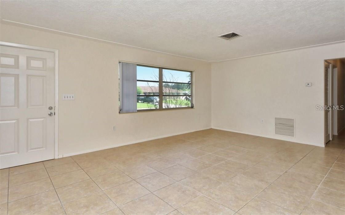 Image 4 of 18 For 2342 Sunnyside Place