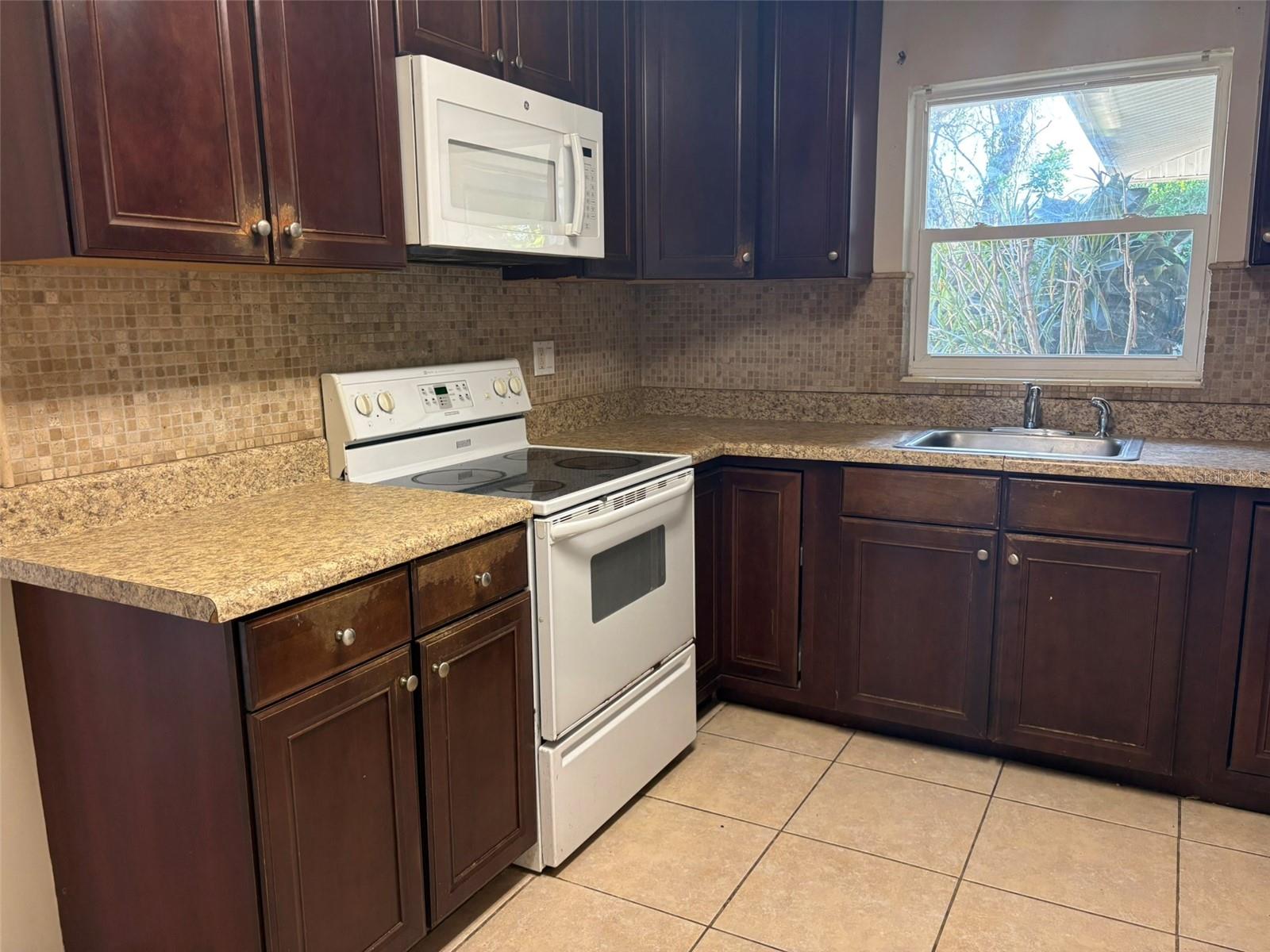 Image 6 of 18 For 2342 Sunnyside Place