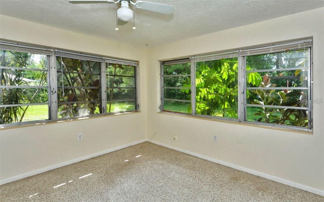 Image 9 of 18 For 2342 Sunnyside Place