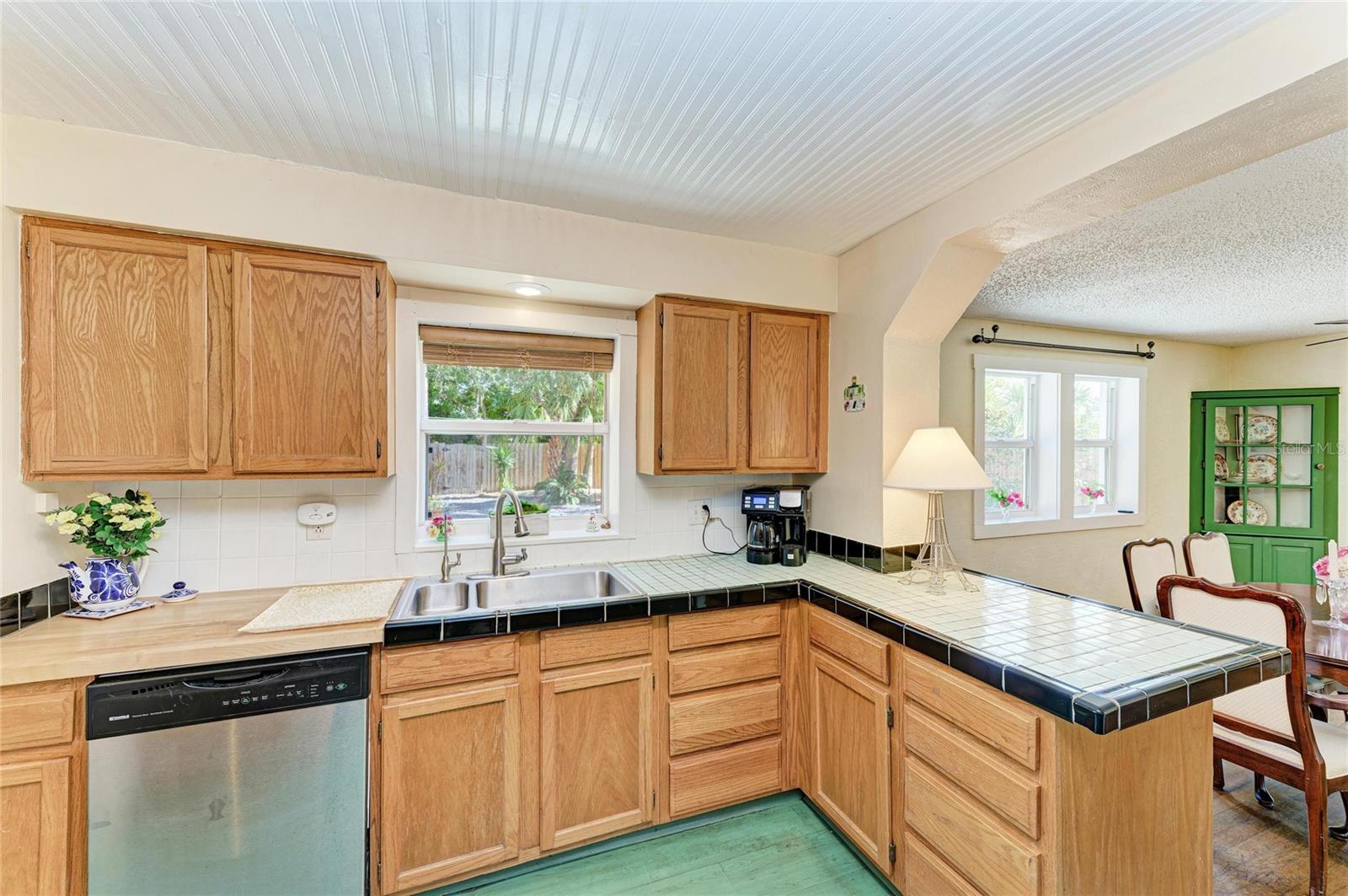 Image 29 of 65 For 401 27th Street W