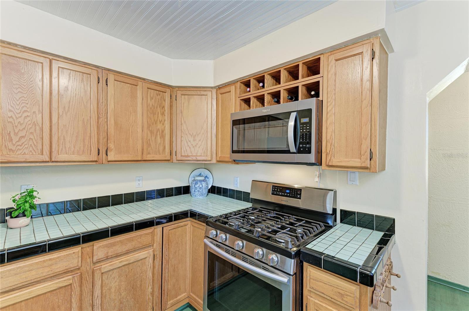 Image 31 of 65 For 401 27th Street W