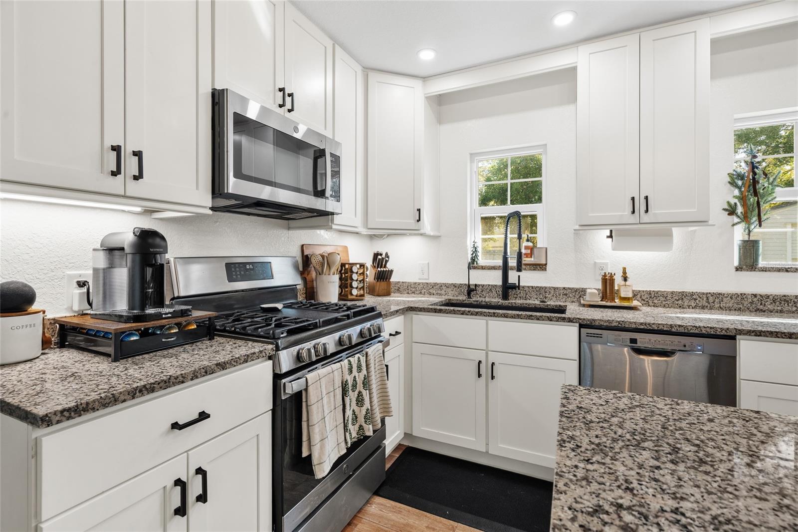 Image 16 of 31 For 1032 Willis Avenue